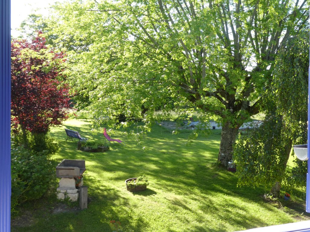 Le jardin de notre chambre d’hôtes de charme à Brantôme en Périgord.